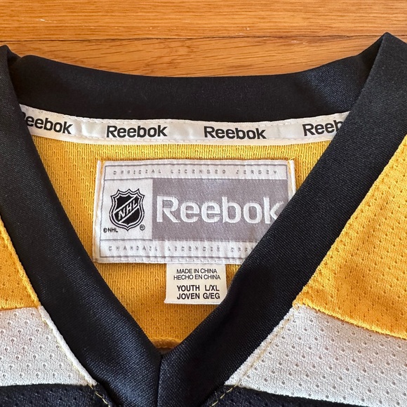 Boston Bruins Tim Thomas Youth L/XL Reebok Hockey Jersey - Picture 4 of 5
